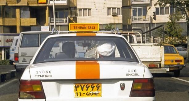 تاکسی هیوندای اکسل قدیمی در دهه هفتاد